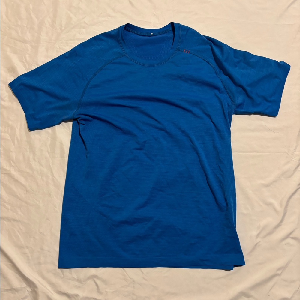 Blue men’s metal vent tech medium Lululemon shirt